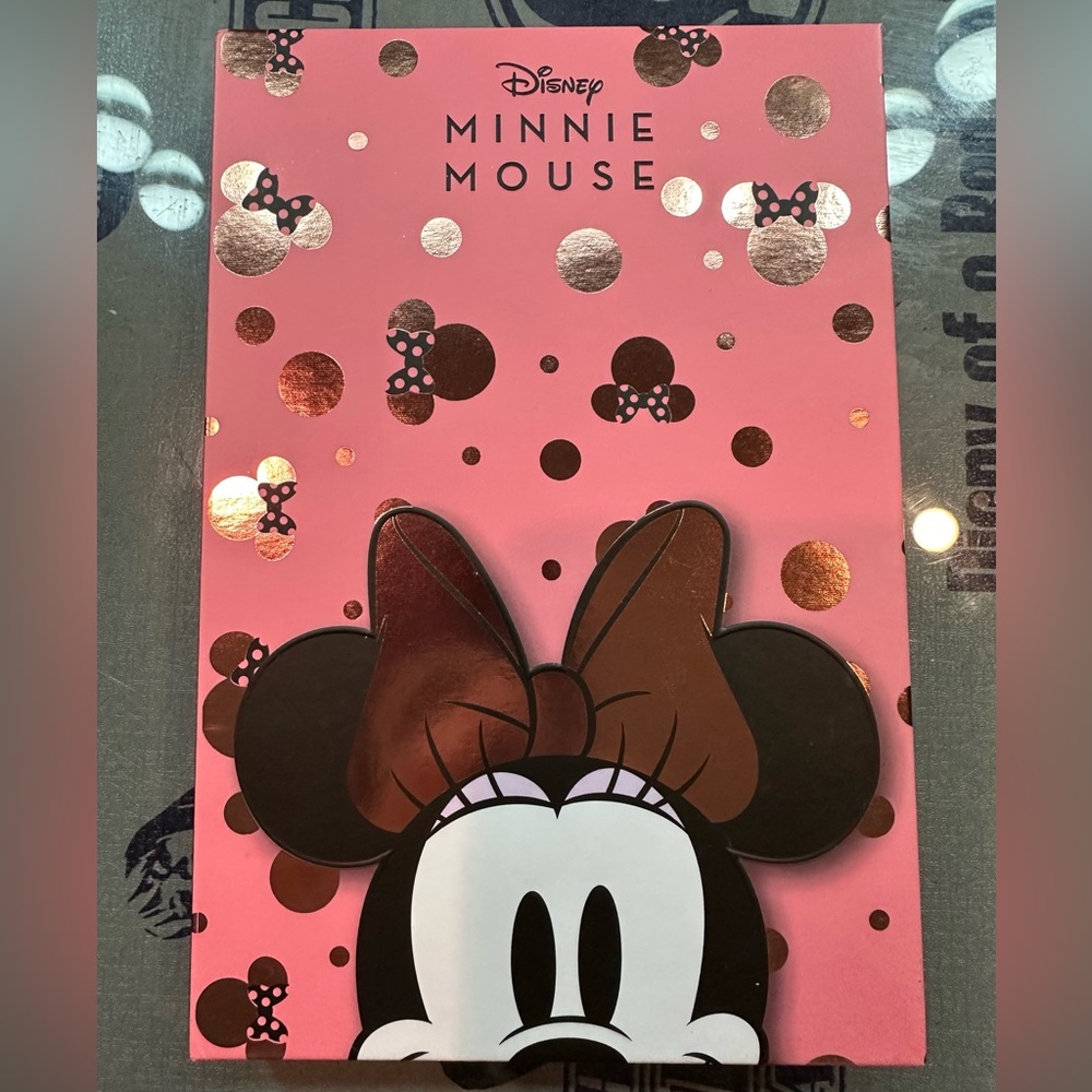 ⚡️REVOLUTION x Disney MINNIE MOUSE Face & Shadow 17 color Palette